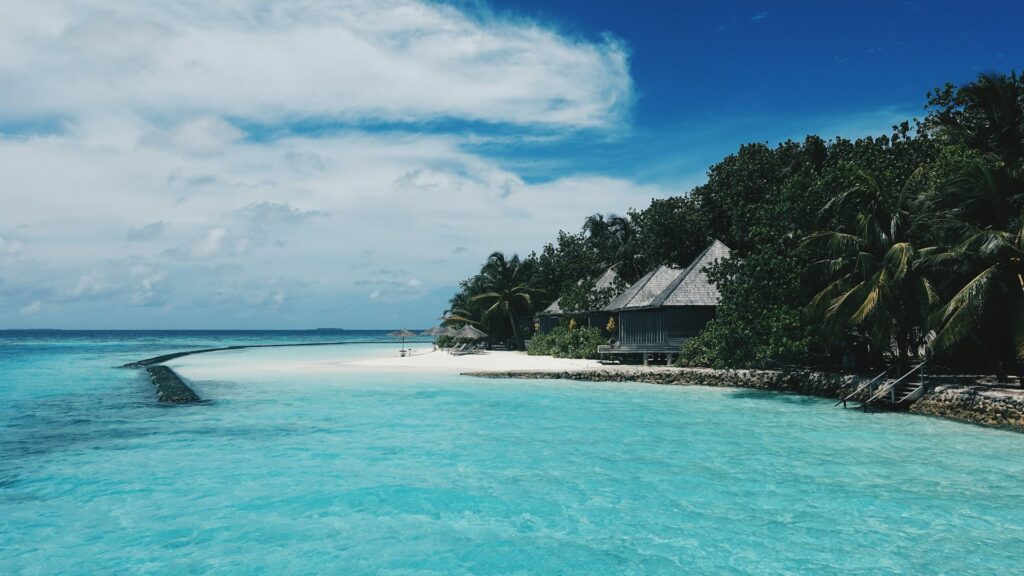 Complete Guide to Maldives Trip (Budget + Luxury vs Cheap Options)