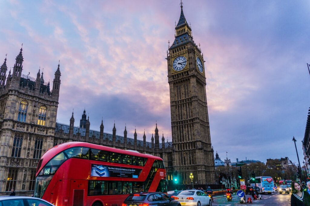 London Travel Guide (Budget + 3-Day Itinerary + Tips) | TravelAxis London Travel Guide (Budget + 3-Day Itinerary + Tips)